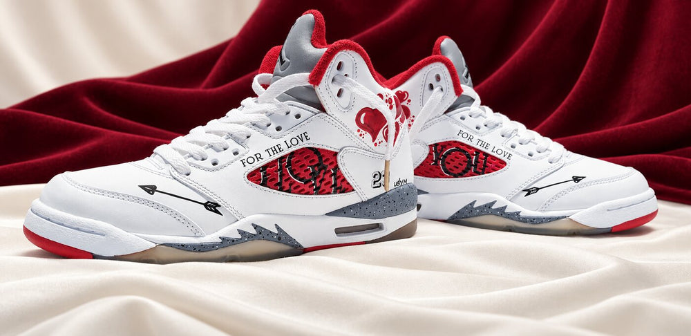Air Jordan personnalisées For the Love aux détails rouges et gris