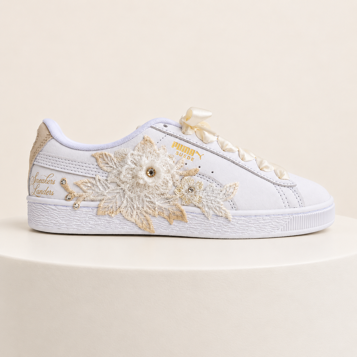 Puma Suede Fleurs de Champagne – Blanc & Champagne – vue 1, création Sneakers Landers